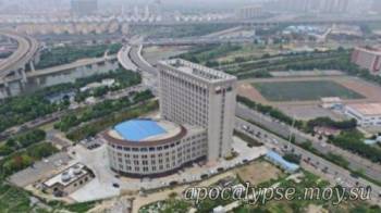 В Китае построили здание, напоминающее унитаз (4 фото)